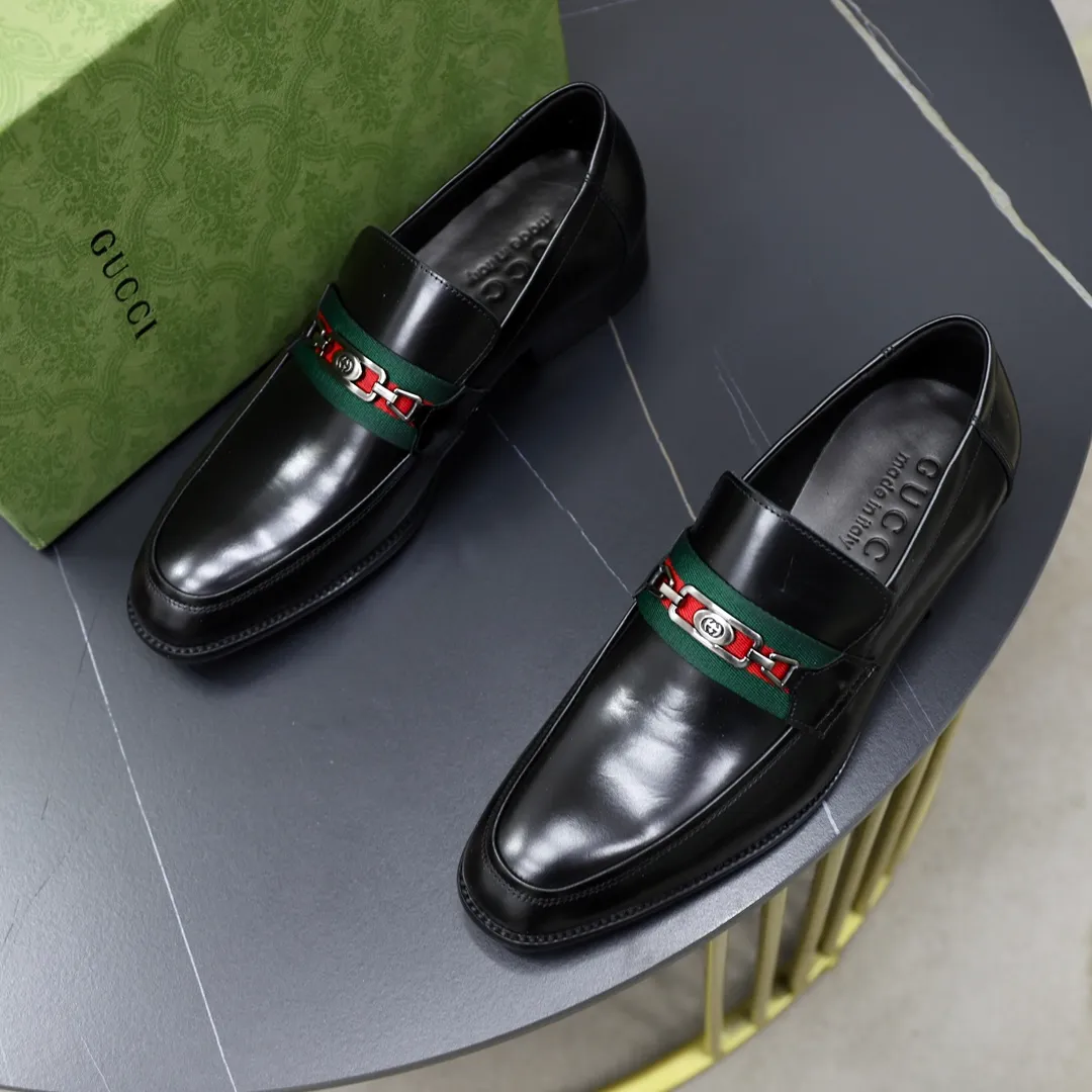 Men's shoes: 250🙅‍♂️🙅‍♂️🙅‍♂️Niuli Brand: GUCCI Size: 38-44 (45 can be customized) Level: Counter classic Material: Original soft cowhide upper Comfortable cowhide lining Original lightweight outsole Style category: Business casual footwear Driving leather shoes Color: Actual picture color